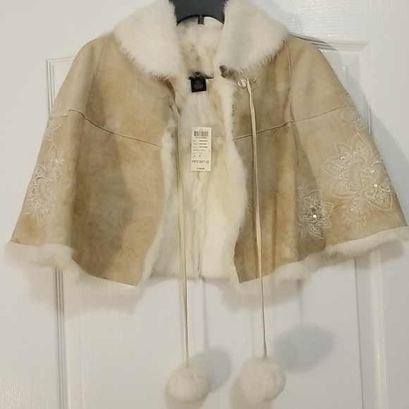 Arden B Jackets & Blazers - BRAND NEW REAL FUR Cloak Size Small